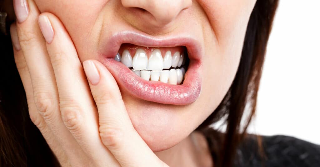This Is Why Your Metal Fillings Zap Your Teeth If You Chew On Tinfoil