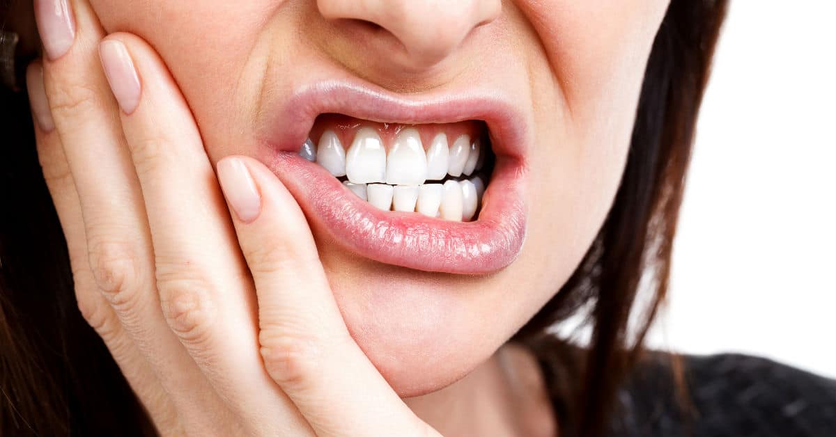 This Is Why Your Metal Fillings Zap Your Teeth If You Chew On Tinfoil